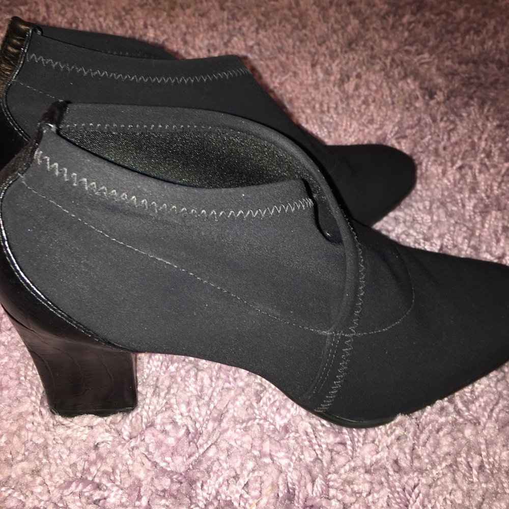Donald j pliner black slip on booties W 8.5